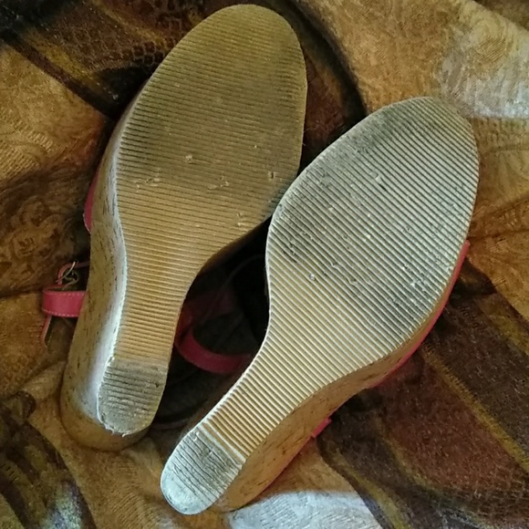 Tony Shoes on Melrose - Picture 3 of 3